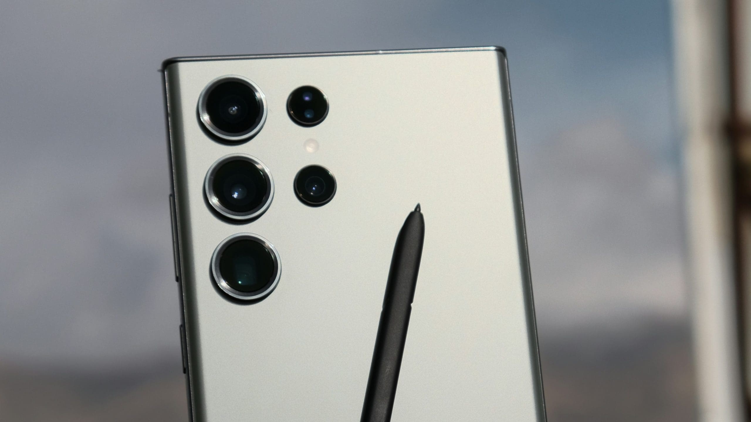 Samsung Galaxy S24: How to Screenshot