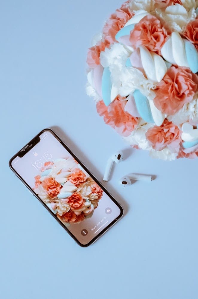 How To Screen Share in iPhone Messages